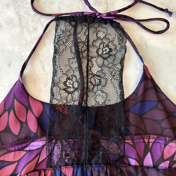 Aqua flowy top with back lace detailing size small - Picture 5 of 6